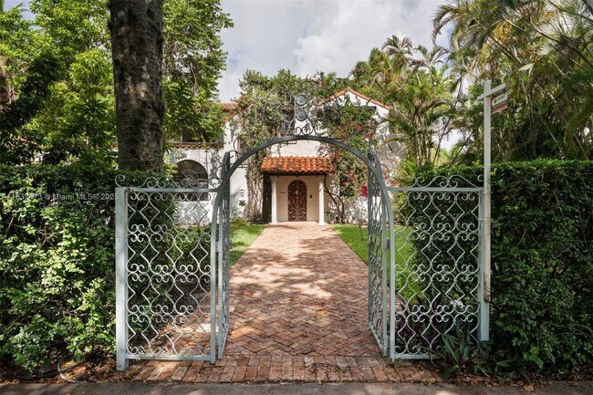 Building Photo - 1624 Granada Blvd