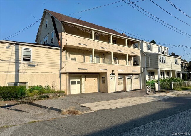 Building Photo - 911 Lester Ave