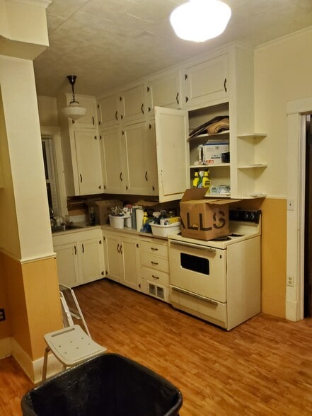 kitchen with cupboards - 606 7th St N
