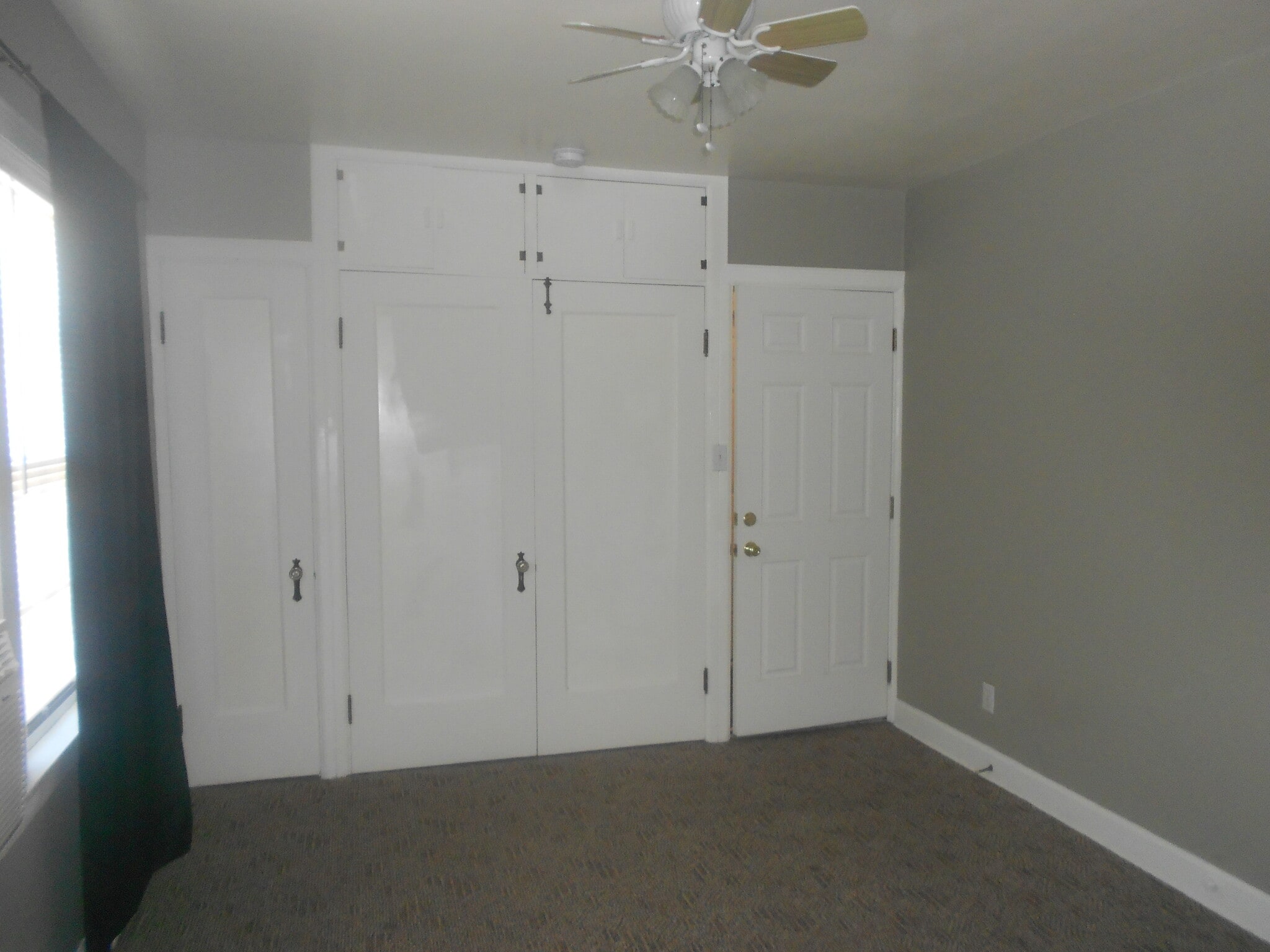 Building Photo - 226 E 5th Ave