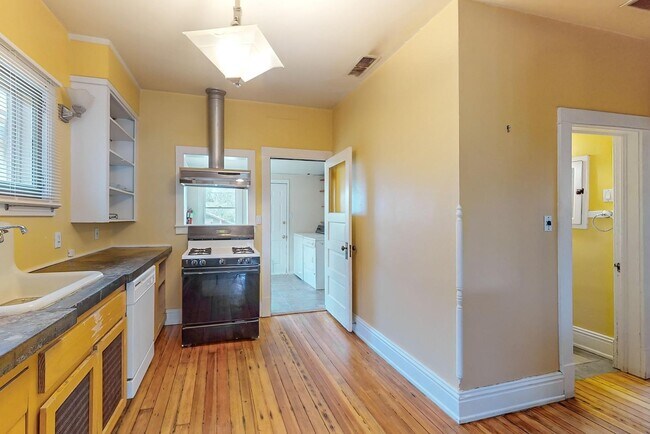 Building Photo - HISTORIC Edo BUNGALOW 2 Bedroom 1 Bath