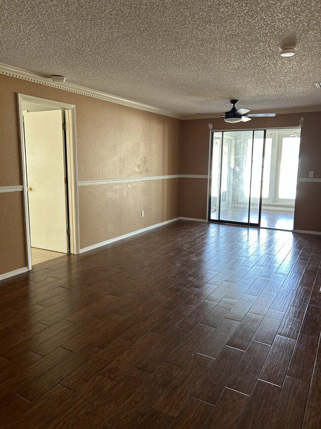 Dining area - 18200 Adams Cir