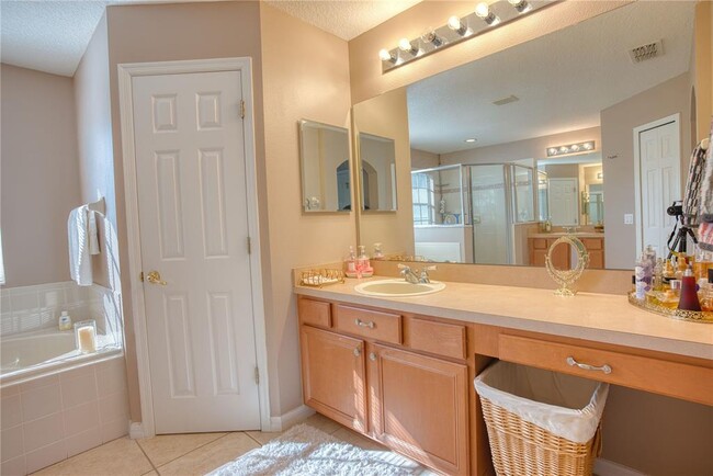 Building Photo - 2409 Greenwillow Dr