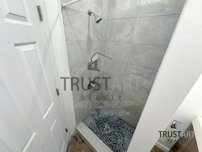 Building Photo - 5013 Parrish St