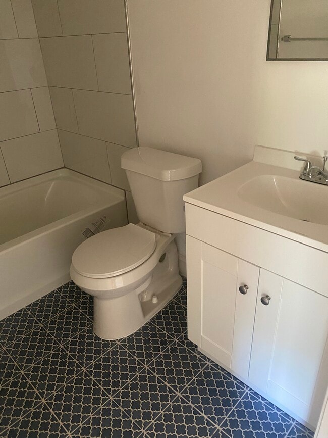 Building Photo - 1630 N Pontiac Trl