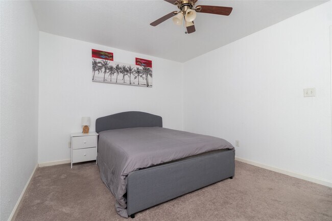 Building Photo - 6202 Skyline Dr