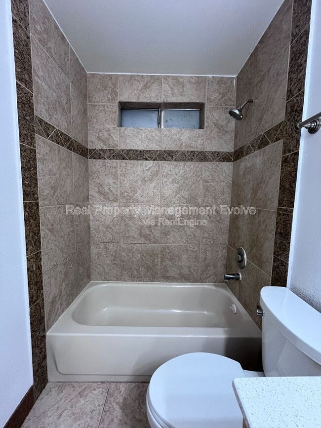 Building Photo - 1535 W Rosemonte Dr