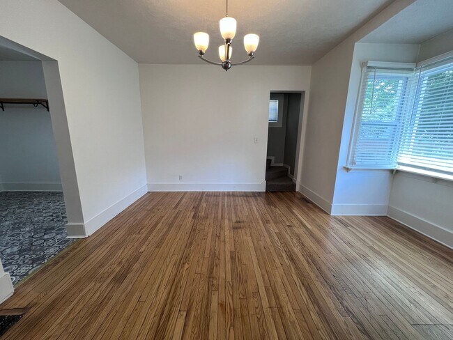 Building Photo - Recently Remolded Single Family Home within Blocks of Downtown Grand Rapids!