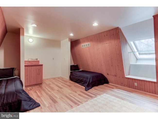 Building Photo - 63 Oak Knoll Dr