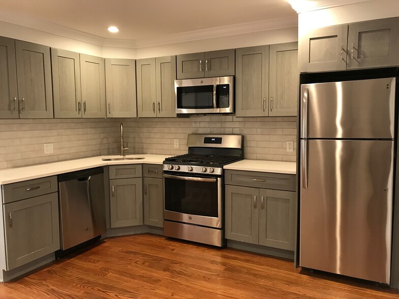 KITCHEN - 1613 Summit Ave