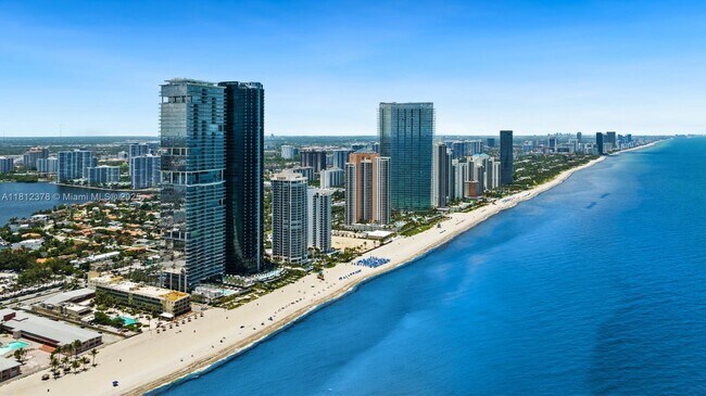Building Photo - 18555 Collins Ave