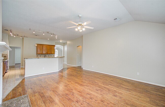 Building Photo - 18223 Heathridge Ln