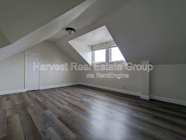 Building Photo - 812 E 23rd St