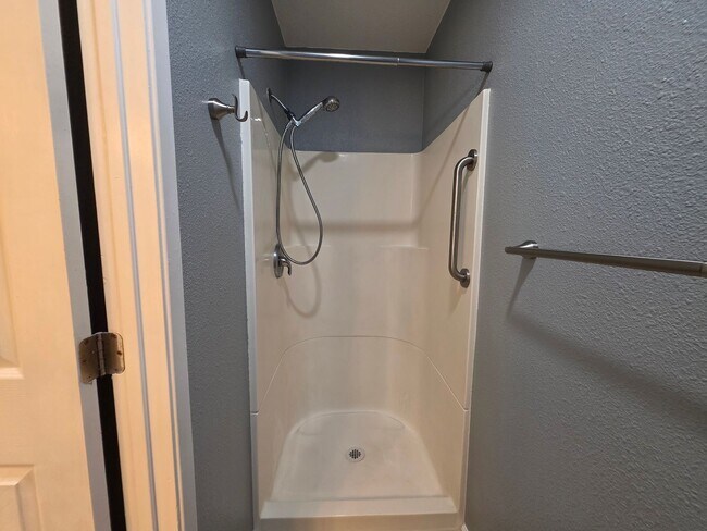 Building Photo - Gareth Ln - Triplex