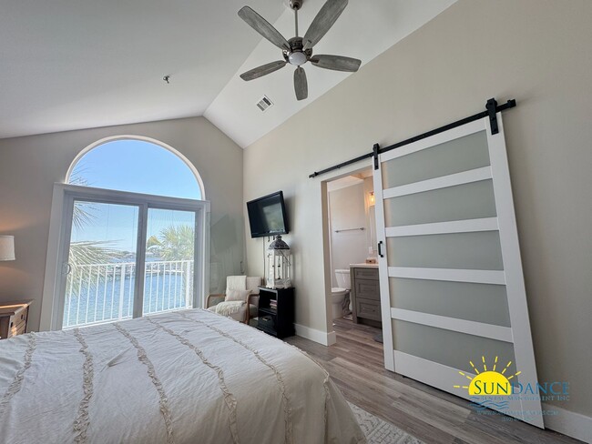 Building Photo - Stunning Waterfront 2BR/2.5BA Townhome wit...