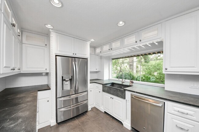 Building Photo - 4126 Pecan Bend Dr