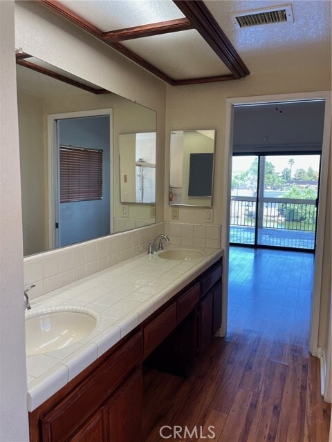 Building Photo - 24314 Cruise Cir Dr
