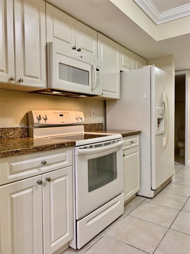 Building Photo - 20930 SW 87th Ave