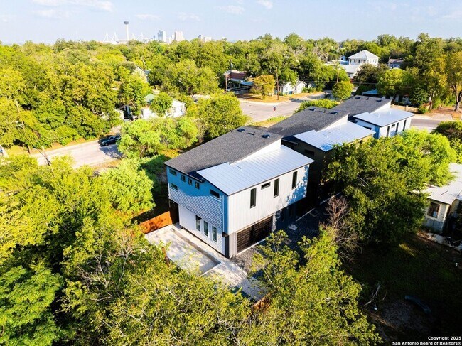 Building Photo - 108 Vine St