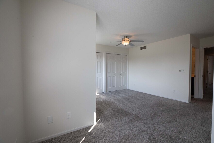 Building Photo - 15835 Hawthorn Dr