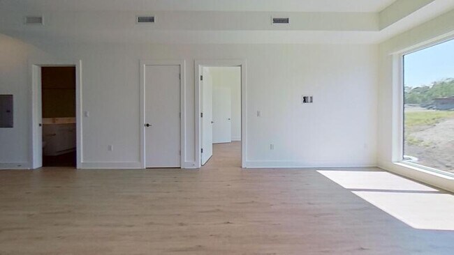 Building Photo - 30 Edgewater Pl