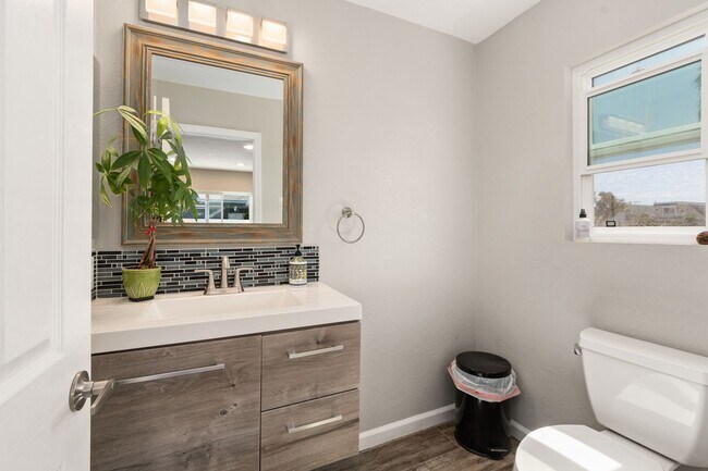 Building Photo - Fully furnished- North Mission 2 bed 2.5 baths - 6 houses from the beach.