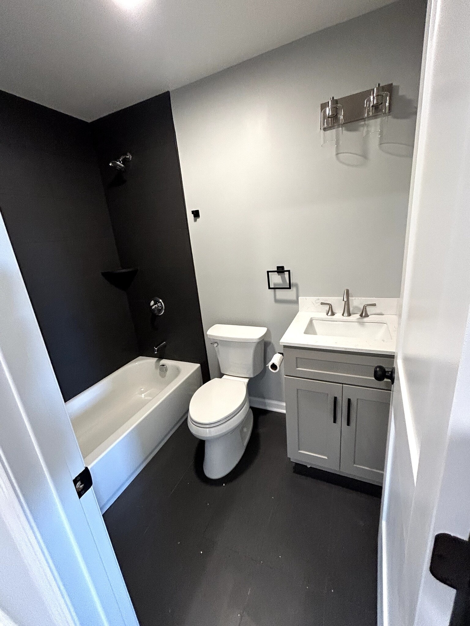 Full Bathroom - 77 Shepherds Ln