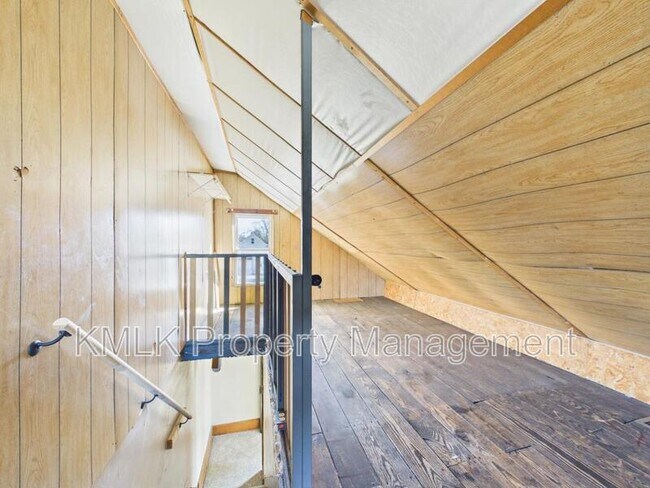 Building Photo - 446 7th St