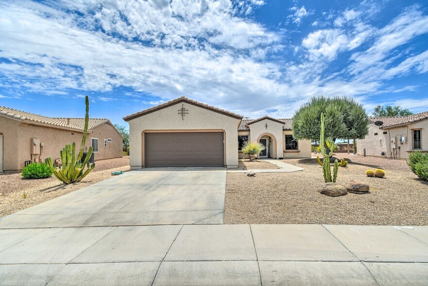 Building Photo - 15033 W Home Run Dr