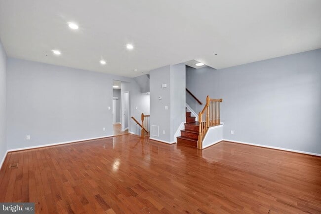 Building Photo - 7910 Beach Plum Ln