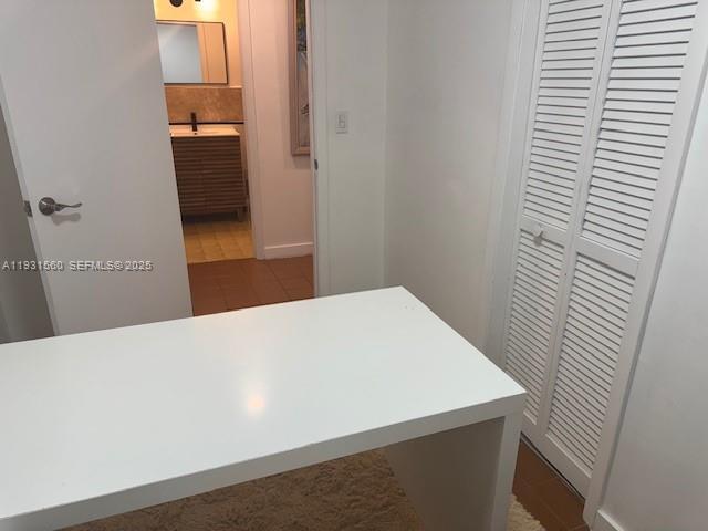 Building Photo - 139 N Bay Harbor Dr