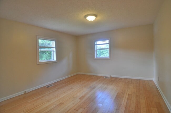 Building Photo - Cute 2 bedroom - Close to Downtown Carrboro and UNC!