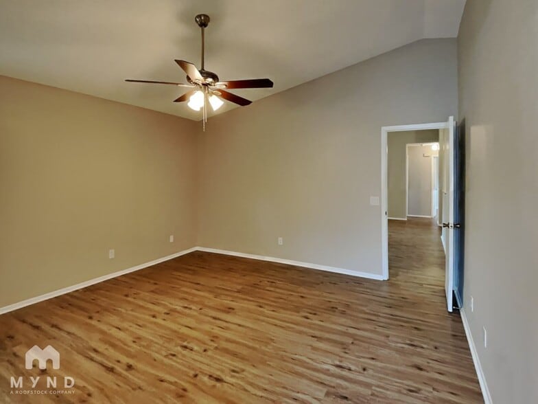 Building Photo - 807 Cloyd Dairy Loop