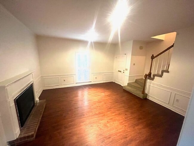 Building Photo - Quinn St - 1210/1212