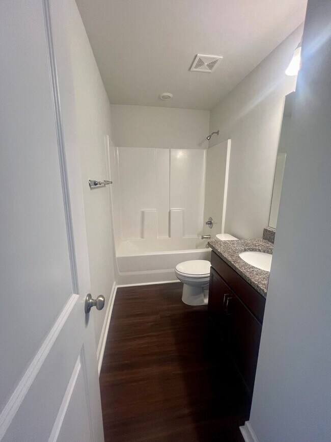 Building Photo - Welcome Home! 4BR/2.5BA in Manning Crossing – Elon