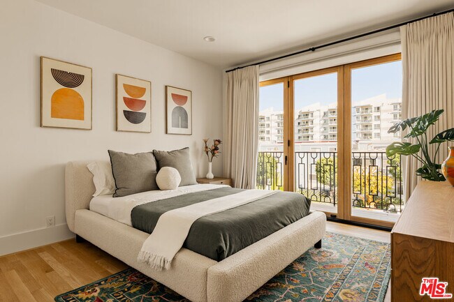 Building Photo - 3807 Vía Dolce