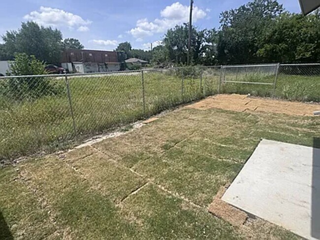 Building Photo - 3211 Bourland St