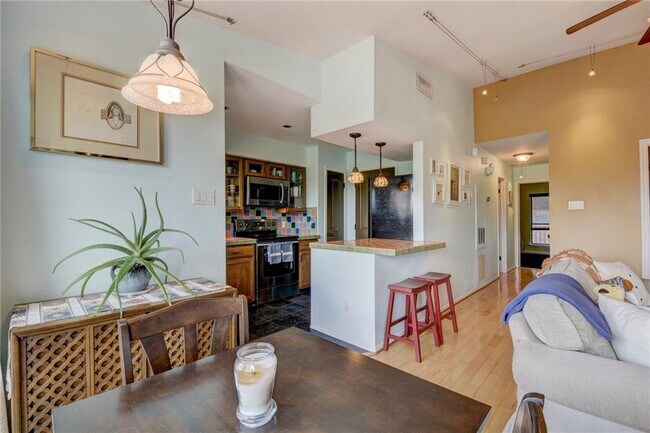 Building Photo - 1406 Windsor Rd