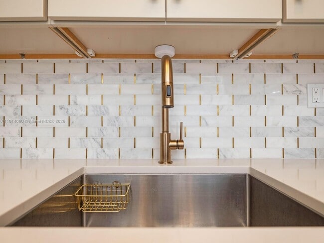 Building Photo - 1528 Drexel Ave