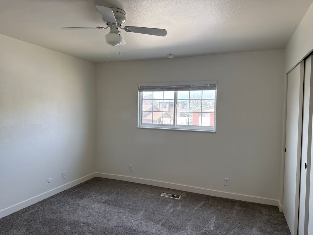 Building Photo - 81 W 300 N