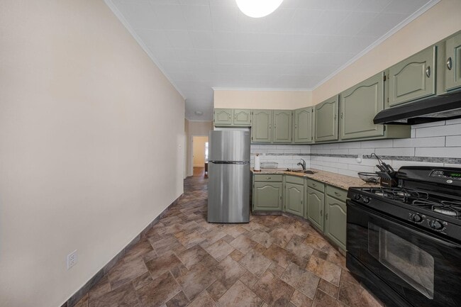 Building Photo - 152 W 9th St