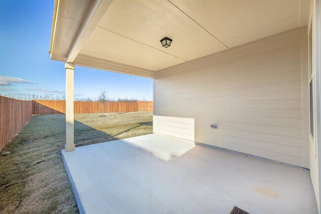 Building Photo - 913 Alton Dr