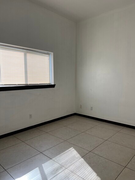 Building Photo - 4217 Colbath Ave