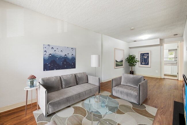 Building Photo - 2110 N Williams St