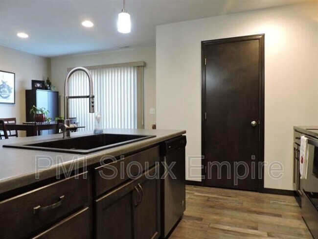 Building Photo - 9600 W Broek Dr