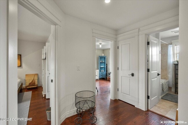 Building Photo - Amazing 4 Bed/4.5 Bath Palmer Home