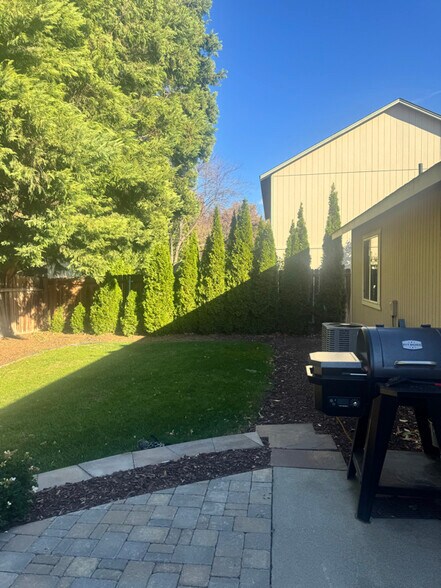 Building Photo - 4884 Thrush Ln