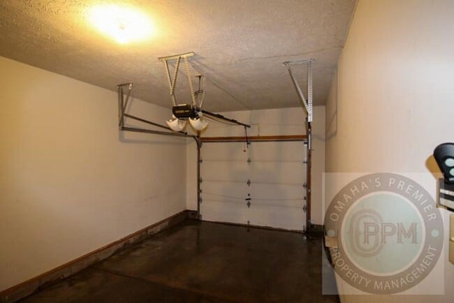 Building Photo - Comfortable 2 Bedroom/ 2 Bathroom/ 2 Car D...