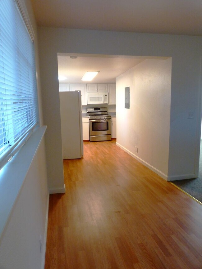 Building Photo - MON301