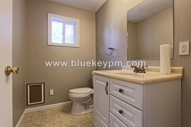 Building Photo - Luxury 3 Bed, 2.5 Bath Home in Beaverton with Large Yard and Bonus Room